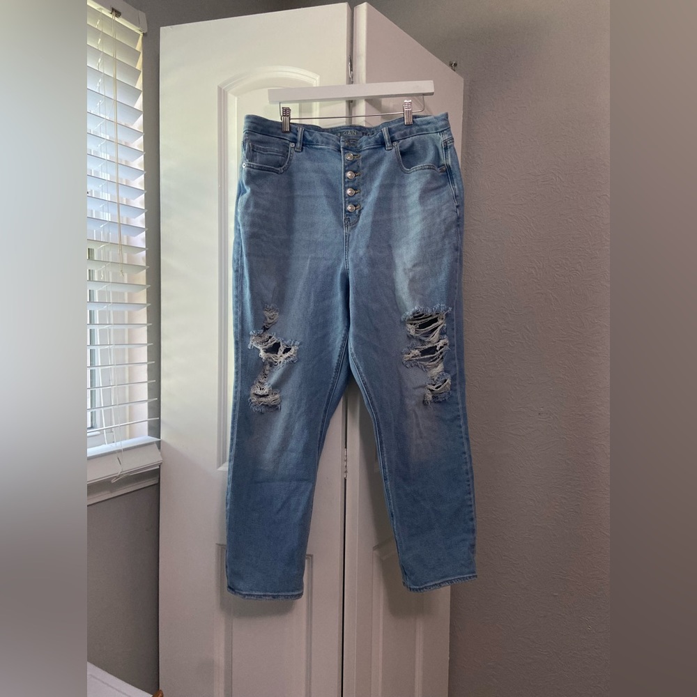 American Eagle Ripped Mom Style Jeans size 16
